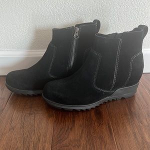 BRAND NEW Sorel 8.5 boots